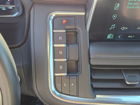 Used 2024 Chevrolet Suburban LT image 24