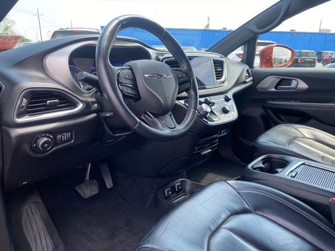 Used 2018 Chrysler Pacifica Touring-L Plus w/ S Appearance Package FWD image 10