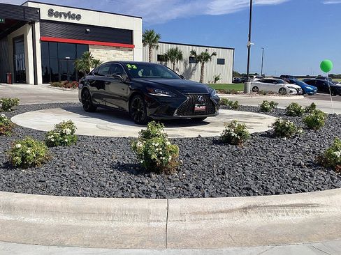 Used 2022 Lexus ES 350 F Sport image 3