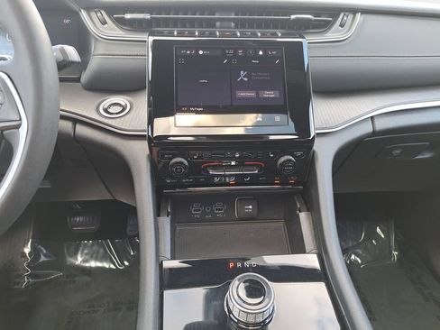 Certified 2024 Jeep Grand Cherokee Altitude AWD/4WD image 21