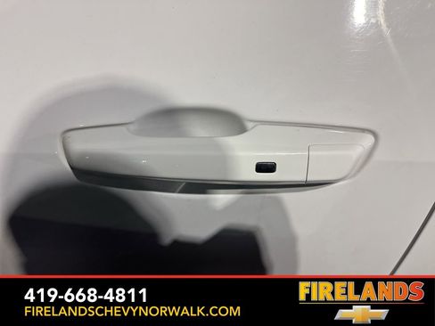 Used 2025 Chevrolet Equinox LT w/ Midnight Edition image 7