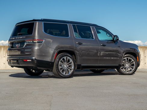 Used 2023 Jeep Grand Wagoneer Series II AWD/4WD image 4