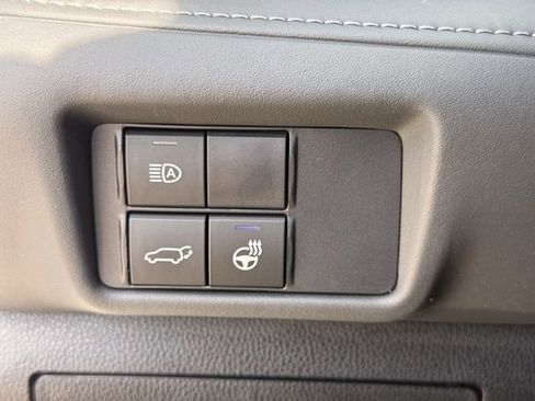 Used 2021 Toyota Highlander Limited image 26