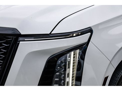 Used 2025 Cadillac Escalade ESV V AWD/4WD image 8