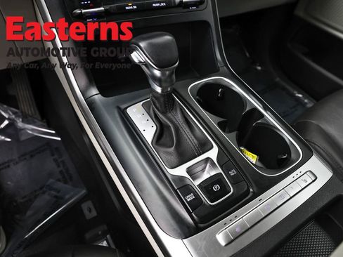 Used 2022 Kia Carnival LX image 13