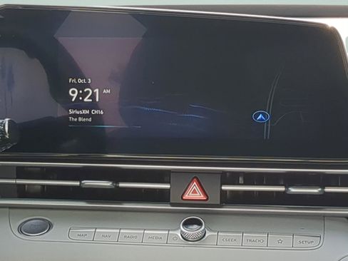 New 2025 Hyundai Elantra Limited FWD image 14