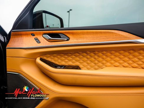 Used 2025 Jeep Grand Cherokee L Summit w/ Advanced Protech Group IV image 17