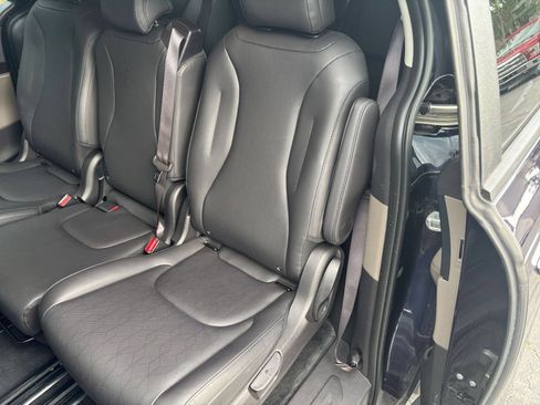 Used 2026 Kia Carnival FWD image 37