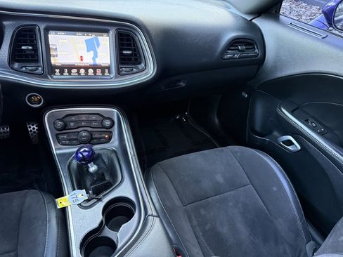 Used 2016 Dodge Challenger R/T Scat Pack w/ Leather Interior Group image 17