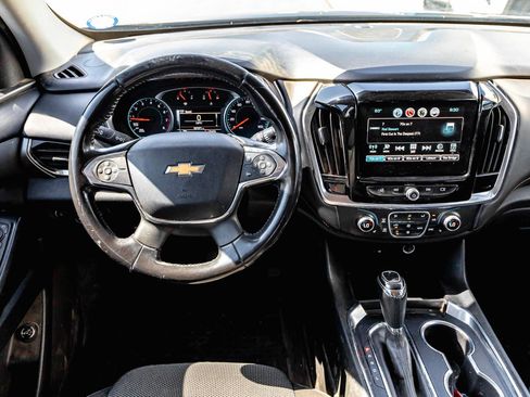 Used 2018 Chevrolet Traverse LT FWD image 11
