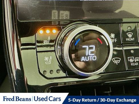 Used 2023 Toyota Highlander Platinum image 12