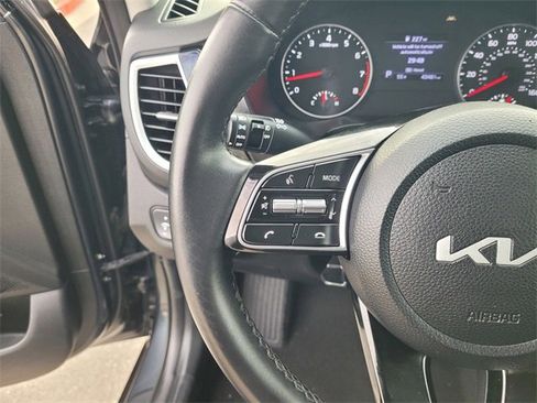Used 2023 Kia Seltos EX image 19