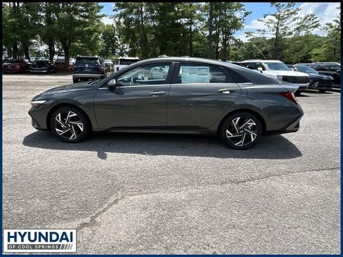 New 2026 Hyundai Elantra Limited FWD image 4