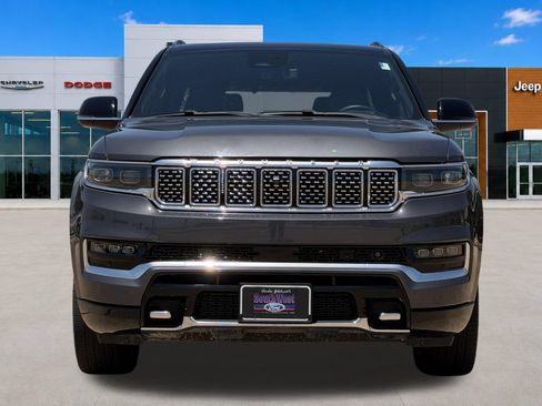 Used 2024 Jeep Grand Wagoneer Series III w/ Rear Seat Video Group 1 AWD/4WD image 9