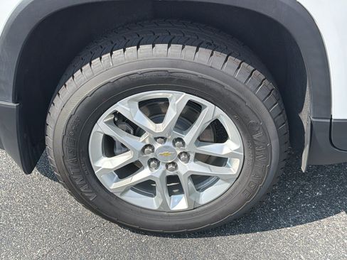 Used 2023 Chevrolet Traverse LS FWD image 17
