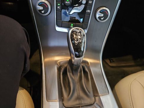 Used 2016 Volvo XC60 T6 w/ Protection Package image 31