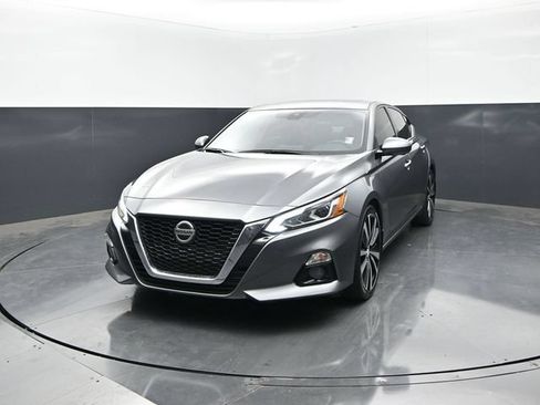 Used 2020 Nissan Altima 2.0 Platinum FWD image 4
