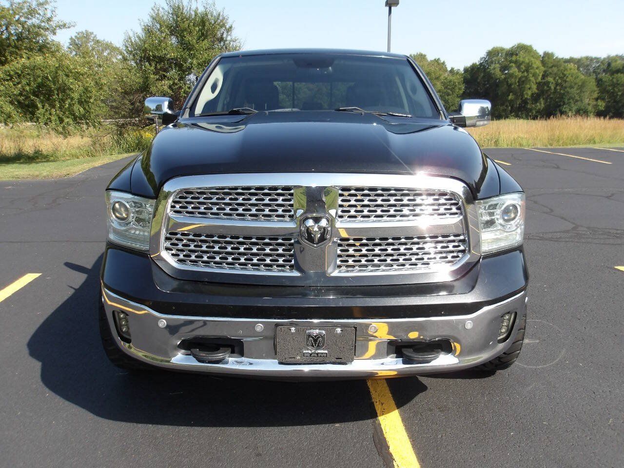 Used 2016 RAM 1500 Laramie w/ Convenience Group AWD/4WD image 3
