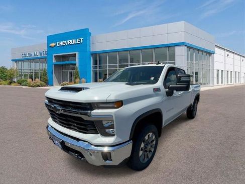 Used 2026 Chevrolet Silverado 2500 LT w/ All Star Edition AWD/4WD image 3