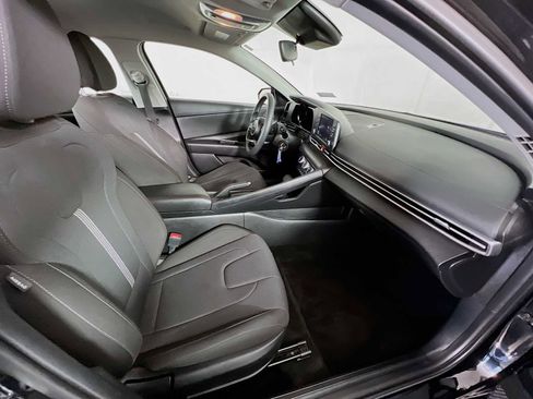 Certified 2023 Hyundai Elantra SE image 27