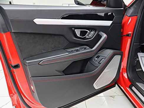 Used 2020 Lamborghini Urus AWD/4WD image 48