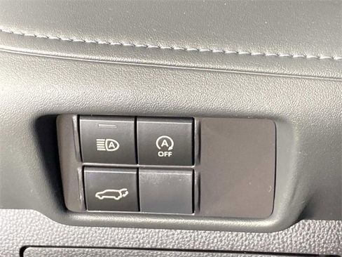 Used 2023 Toyota Highlander XLE image 16