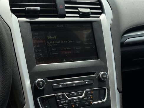 Used 2016 Ford Fusion SE FWD image 15