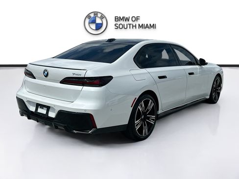 Certified 2025 BMW 740i w/ Premium Package RWD image 7