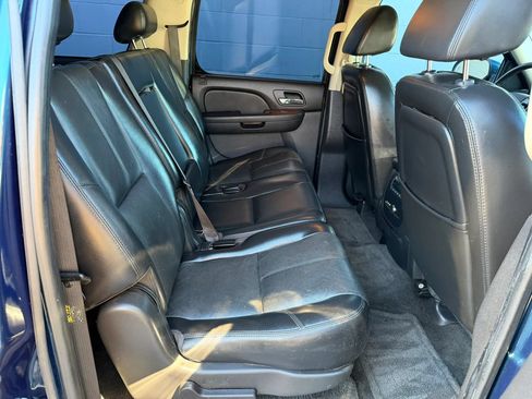 Used 2007 Chevrolet Suburban LTZ w/ LTZ Preferred Equipment Group AWD/4WD image 9