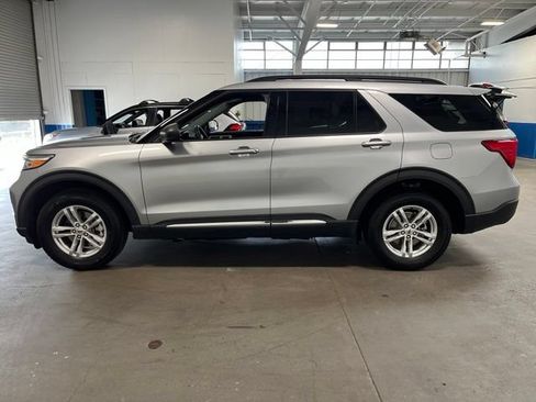Used 2023 Ford Explorer XLT w/ Equipment Group 202A AWD/4WD image 6