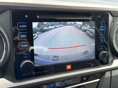 Used 2018 Toyota Tacoma Limited AWD/4WD image 19