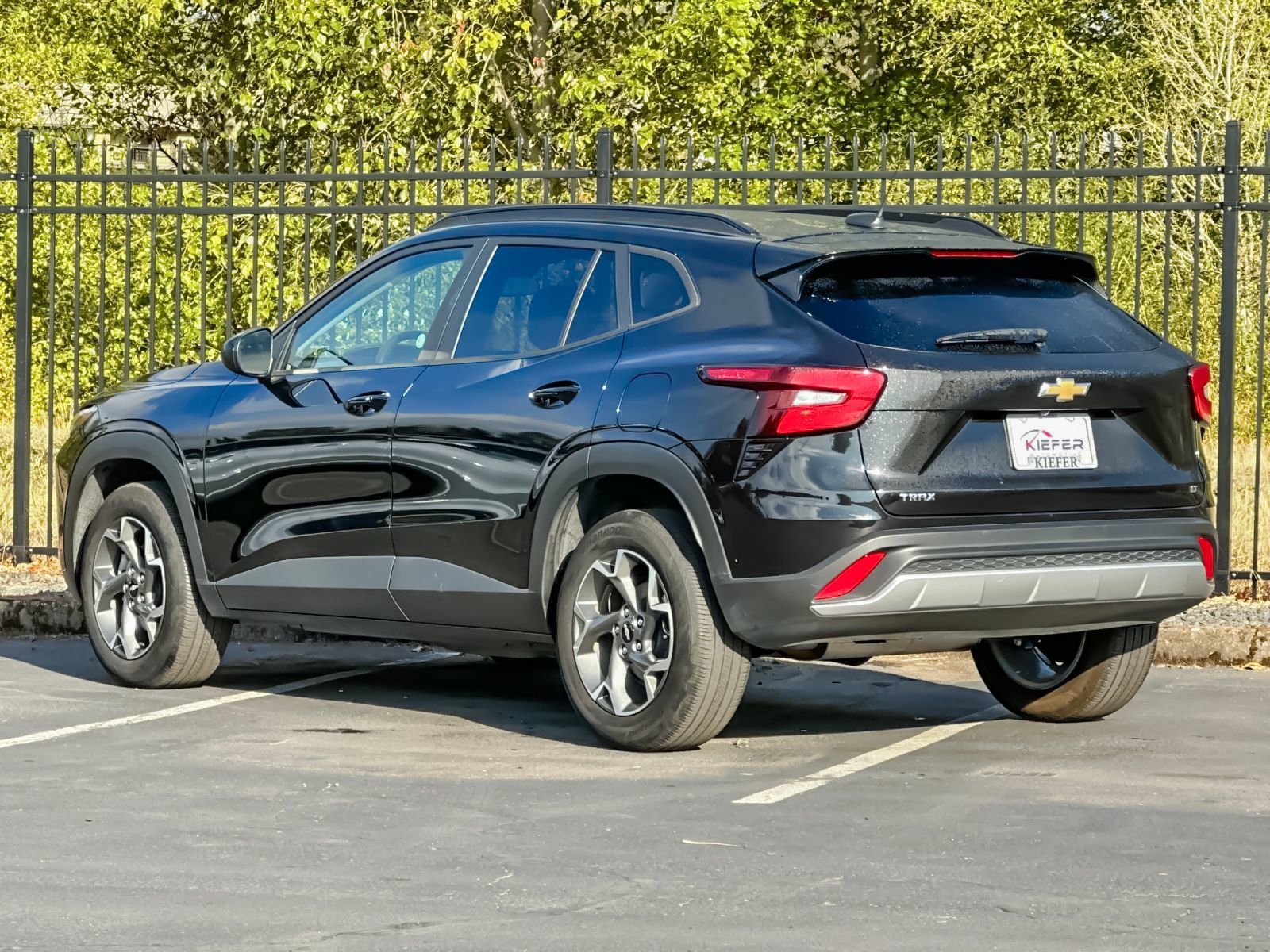 Used 2025 Chevrolet Trax LT w/ LT Convenience Package FWD image 5