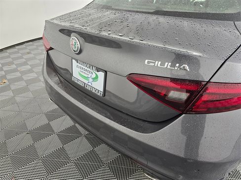 Used 2019 Alfa Romeo Giulia Base image 13