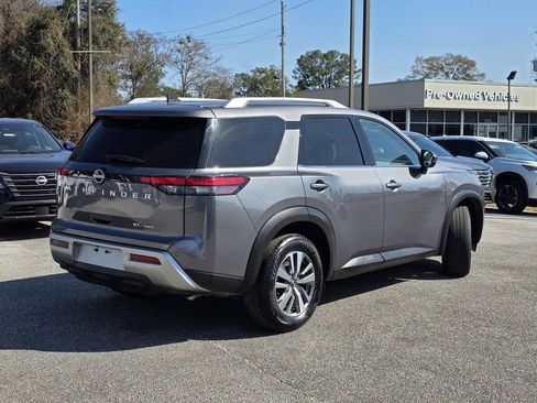 Used 2025 Nissan Pathfinder SL AWD/4WD image 6