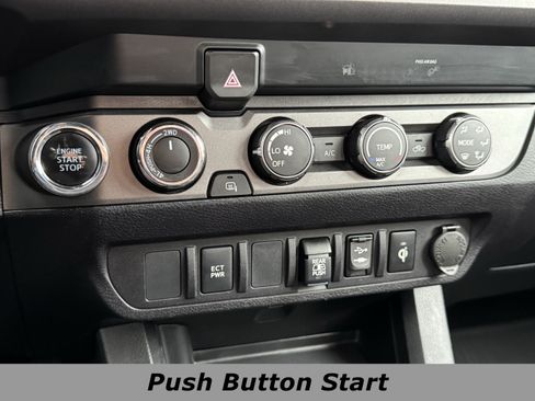 Used 2019 Toyota Tacoma TRD Sport image 11