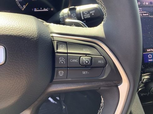 Used 2024 Jeep Grand Cherokee L Limited w/ Luxury Tech Group II image 12