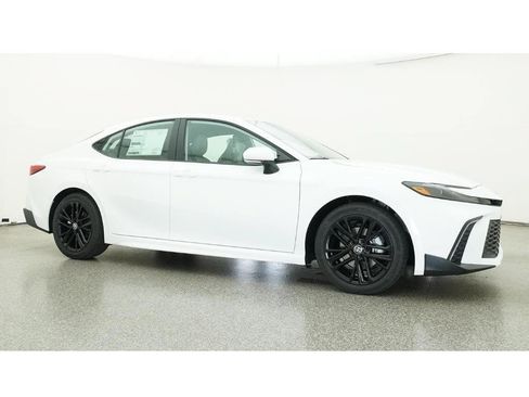 Used 2026 Toyota Camry SE FWD image 28