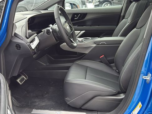 New 2026 Cadillac Optiq Luxury 2 image 8