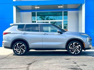 Used 2024 Mitsubishi Outlander SE video 3