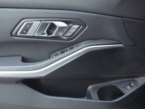 Used 2023 BMW 330i Sedan w/ M Sport Package image 29