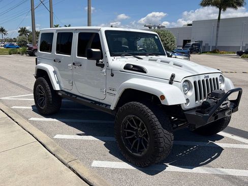Used 2018 Jeep Wrangler Unlimited Sahara AWD/4WD image 3