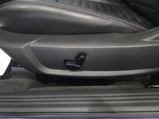 Used 2010 Dodge Challenger R/T RWD image 13