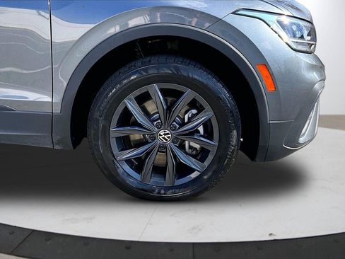 Used 2024 Volkswagen Tiguan SE image 34