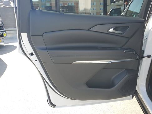 New 2026 Chevrolet Traverse LT w/ Midnight/Sport Edition FWD image 17