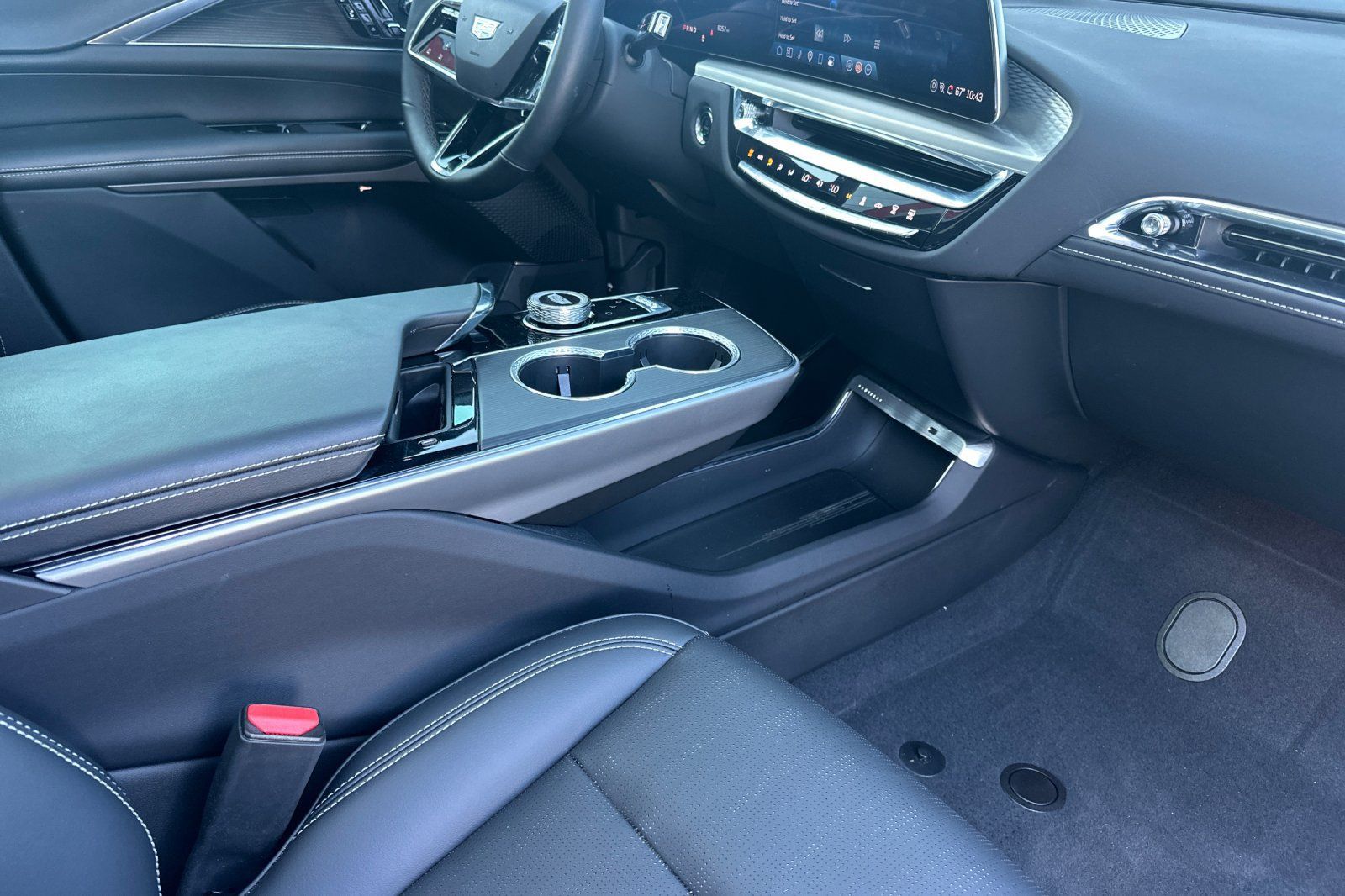 Used 2025 Cadillac Lyriq Luxury AWD/4WD image 19