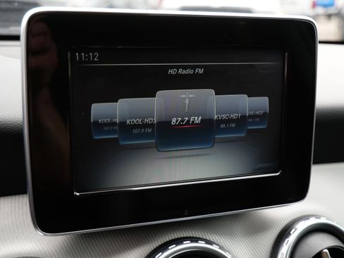 Used 2017 Mercedes-Benz GLA 250 4MATIC image 32