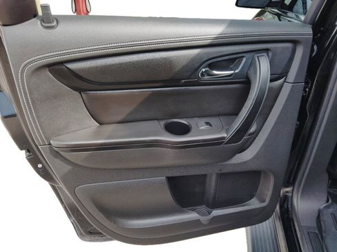 Used 2017 Chevrolet Traverse LT w/ Style and Technology Package FWD image 22