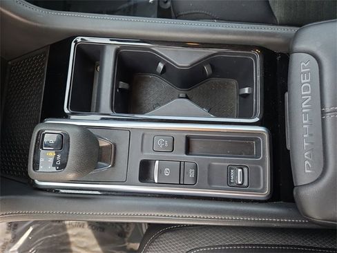 Certified 2024 Nissan Pathfinder SV image 22