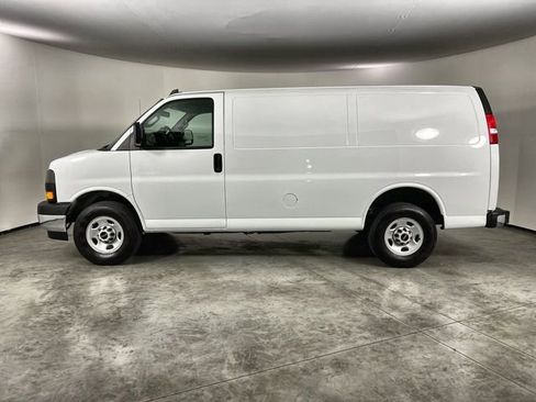 Used 2024 GMC Savana 2500 w/ Driver Convenience Package image 5
