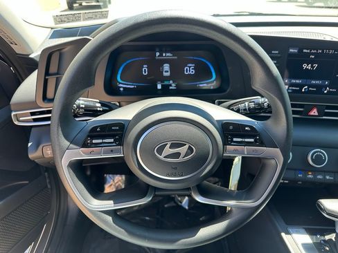 Certified 2026 Hyundai Elantra SE FWD image 15